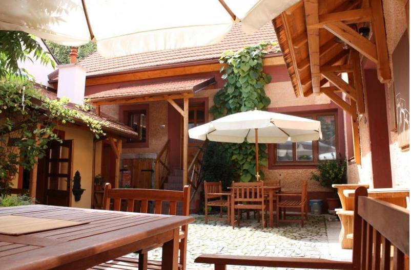 Hostel Postel Cesky Krumlov Bagian luar foto
